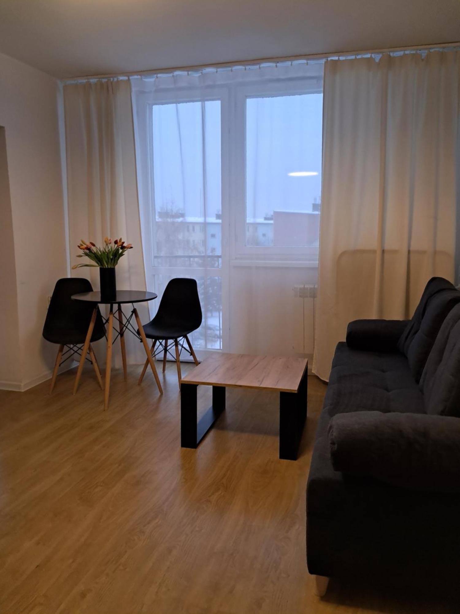 Kawalerka 28M Salon Z Kuchnia Centrum Neu Sandez Exterior foto